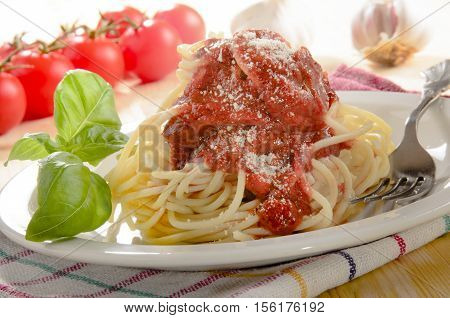 spaghetti with tomato sauce basil and grated parmesan cheese