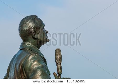 SAN DIEGO, CALIFORNIA - FEBRUARY 29, 2016: Bronze statue of actor/comedian Bob Hope in a memorial titled 
