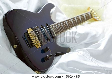 Gitaar In Bed