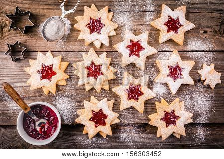 Christmas Linzer Cookies With Raspberry Jam