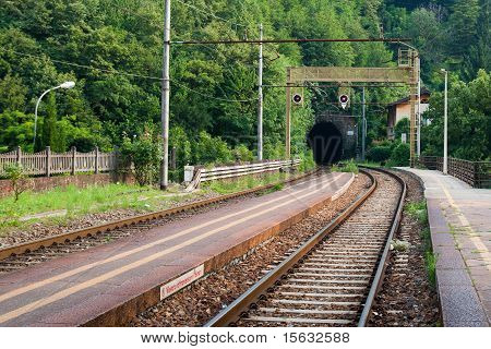 Železniční tunel