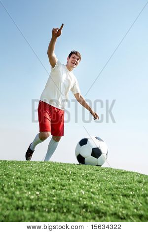 Immagine del giocatore di calcio gridando durante il gioco