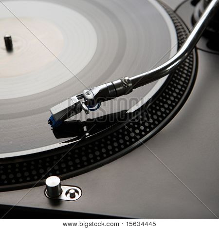 Makro-Aufnahme von Vinyl Spieler mit Hintergrundbeleuchtung