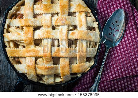 Oragnic rustic homemade apple pie crust dessert