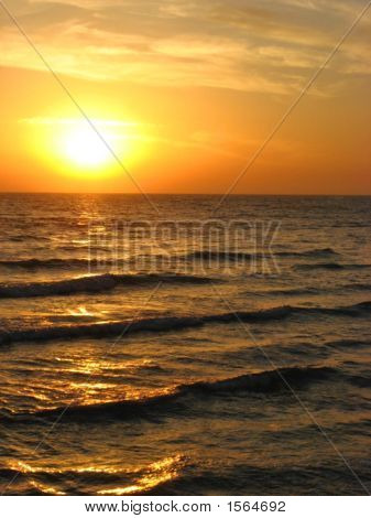 Sun Over tengeri