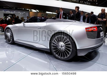 Paříž, Francie - 30. září: Paris Motor Show v září 30, 2010 v Paříži, Audi e-tron Spyder, r