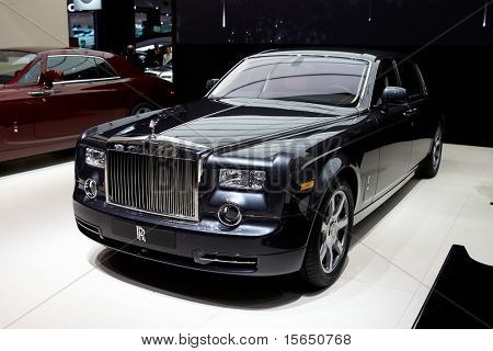 Parigi, Francia - 30 settembre: Motor Show di Parigi il 30 settembre 2010 a Parigi, mostrando Rolls Royce P