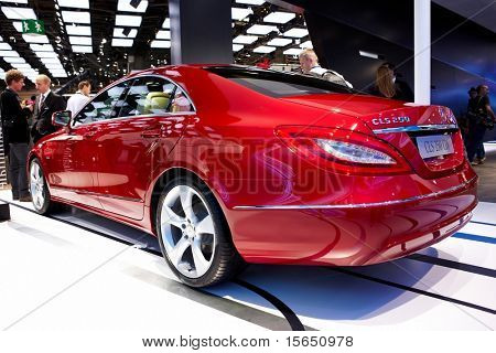 Parigi, Francia - 30 settembre: Motor Show di Parigi il 30 settembre 2010 a Parigi, mostrando Mercedes-Benz