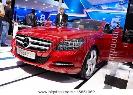 Parigi, Francia - 30 settembre: Motor Show di Parigi il 30 settembre 2010 a Parigi, mostrando Mercedes-Benz