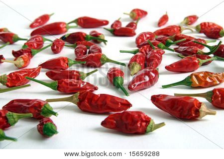 Red hot chili peppers isolato sfondo