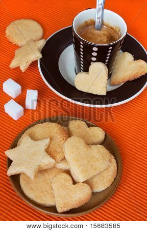 Biscotti alle mandorle e caffè nero