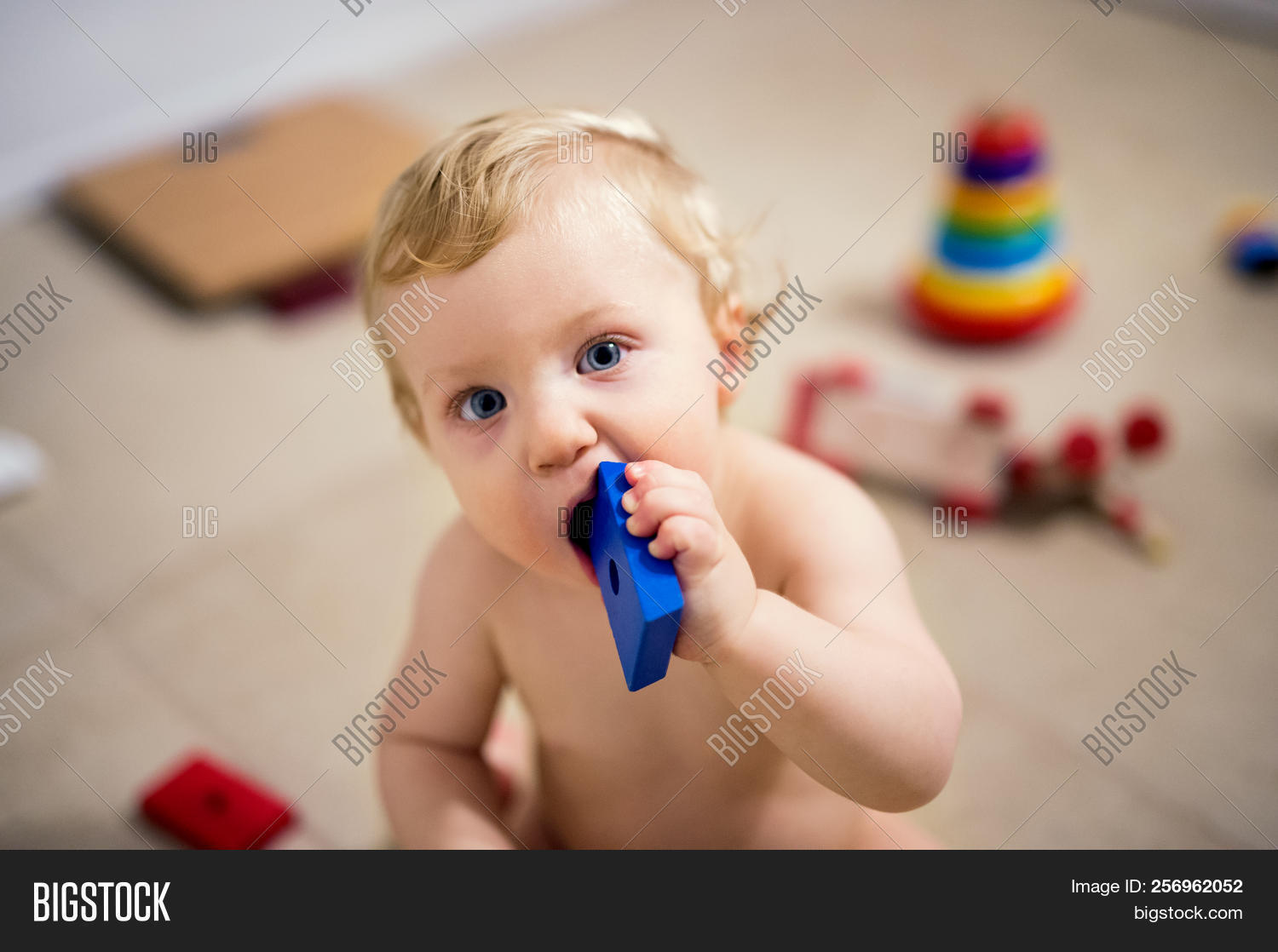 toddler naked playing
