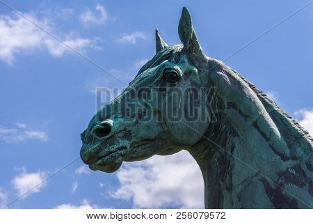 Edinburgh, Scotland, Uk - June 14, 2012: Closeup Of Horse Statue Of King Tom Looking At Firth Of For