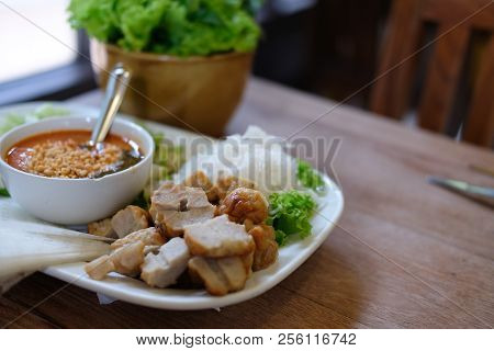Minced Pork Sausage, Fermented Rice Noodle & Vegetable Served With Chili Sauce. Vietnamese Food Call