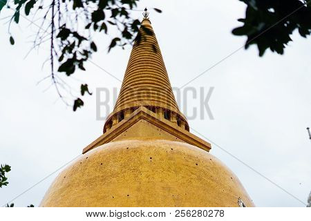 Phra Pathom Chedi (big Pagoda), Nakhon Pathom Province, Thailand. It Is Very Beautiful