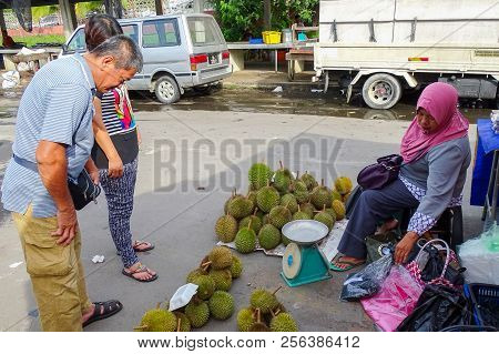 Sipitang,sabah,malaysia-aug 31,2018:people Buying Durians At The Local Market Known As Tamu In Sipit