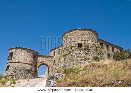 Scorticata kasteel. Torriana. Emilia-Romagna. Italië.