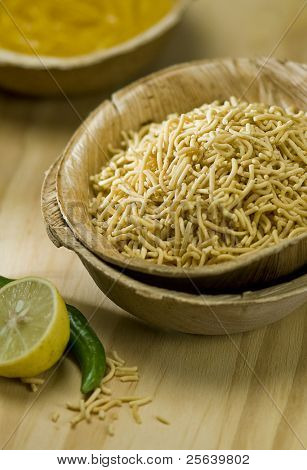 Bir Hint snack 'sev' doğal bir kasede