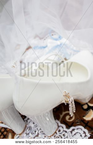 A Wedding Gentle Bouquet Of White And Pink Roses And High-heeled Shoes On A Green Grass In The Park.