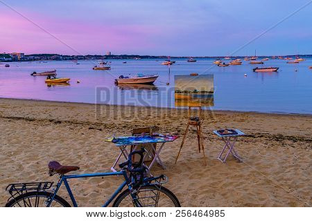 Provincetown, Ma, Usa - August 12 2017 Canvas, Easel, Bicycle, Ships And Boats In The Provincetown M