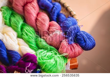 Colored Dye Silk Textile Fabric Colorful For Hand Loom Weave.