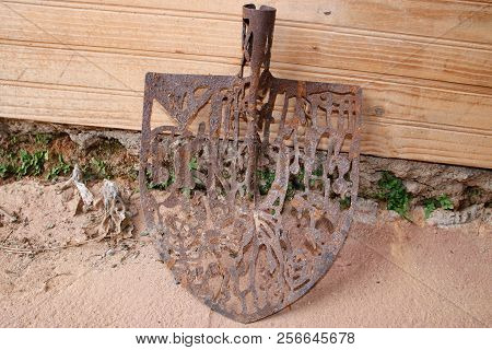 Nova Lima, Brazil - August 25, 2018: Collection Of Old Things Used And Without Restoration In Arts M