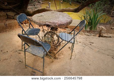 Nova Lima, Brazil - August 25, 2018: Collection Of Old Things Used And Without Restoration In Arts M