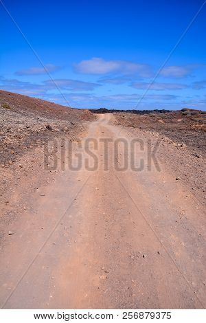 Photo Picture Of A Countryside Desert Dirt Road
