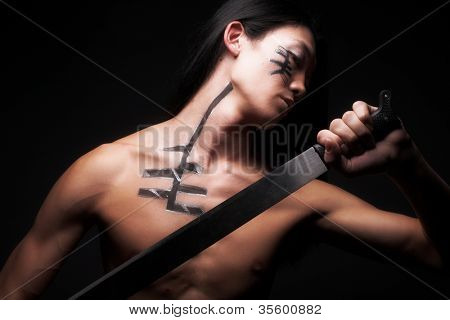 asiatisk mand med katana