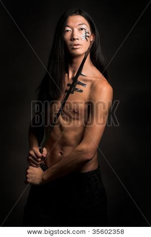 asiatisk mand med katana