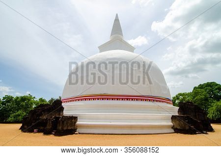12th Century Kiri Vehera Is Located In Polonnaruwa District Of North Central Province, Sri Lanka. It