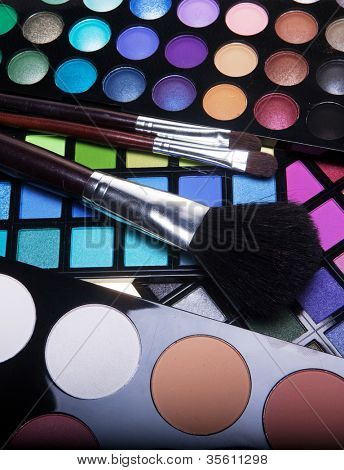 colección de maquillaje para rostro creativa
