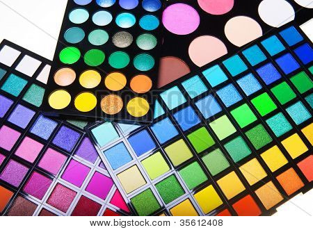 colección de maquillaje para rostro creativa
