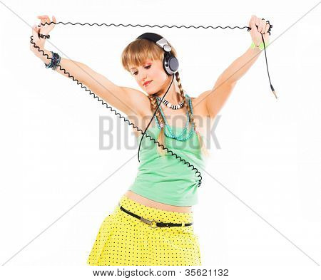 Atraktivní dívka DJ iwith sluchátka