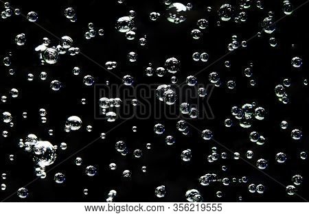Blurred Of Bubble On Black Background, Blurred Bright Soap Bubbles On A Dark Backgroundb
