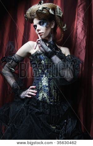 Vogue styl fotografie ženy, gotický.Halloween téma.