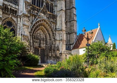 Beauvais, France - July 09, 2019: Beauvais Cathedral And Old Houses On The Ancient Streets Of Beauva