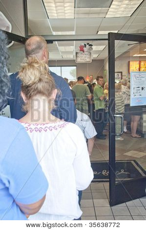 เพนซาโคลา FL - 1 สิงหาคม: อุปถัมภ์จัดร้านเจี๊ยบไฟล์-A ในเพนซาโคลา FL, 1 สิงหาคม 2