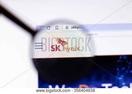 Los Angeles, California, Usa - 20 March 2020: Sk Hynix Company Logo On Website Page Close-up On Scre