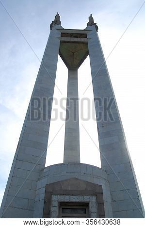 Quezon City, Ph-oct 4: Quezon Memorial Circle Shrine On October 4, 2015 In Quezon City, Philippines.