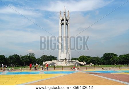 Quezon City, Ph-oct 4: Quezon Memorial Circle Shrine On October 4, 2015 In Quezon City, Philippines.