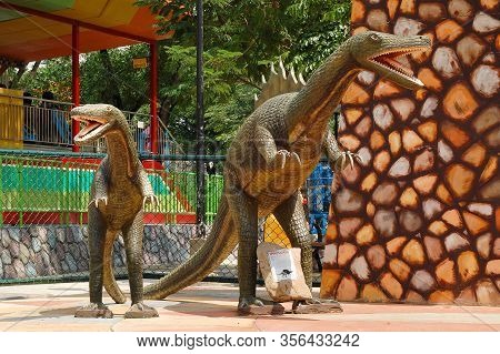 Quezon City, Ph-oct 4: Quezon Memorial Circle Dinosaurs On October 4, 2015 In Quezon City, Philippin