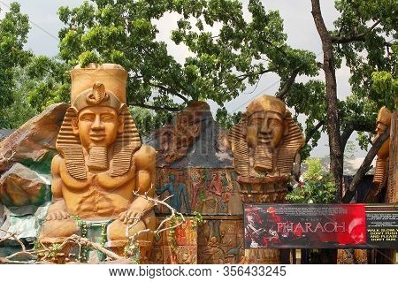 Quezon City, Ph-oct 4: Quezon Memorial Circle Pharaoh Booth On October 4, 2015 In Quezon City, Phili