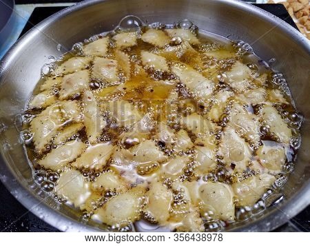 Namakpara (khurma, Nimki, Mathri) Which Are  Crispy, Crunchy And Savory Strips In A Bowl.