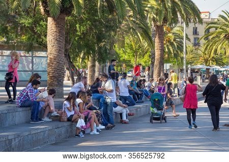Barcelona, Spain - May 16, 2017: Unknown People Resting On The Moll De Bosch I Alsina Street In Port