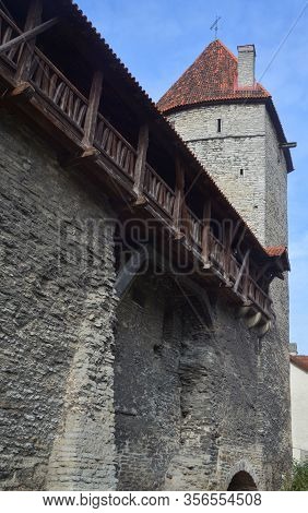 Tallinn, Estonia -september 18, 2015: The Wall Connecting Nunna, Sauna And Kuldjala Towers To Imagin