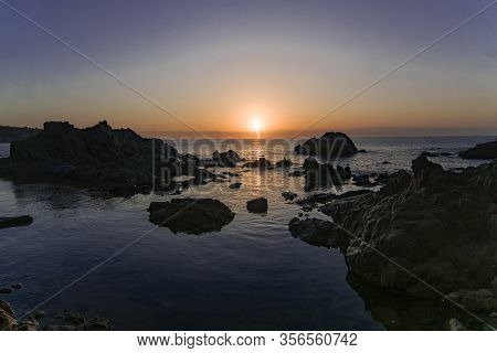 Salida De Sol Desde Una Cala En Lloret De Mar