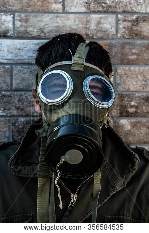 Gas Mask Fear Chimical Batterie Scared Corona