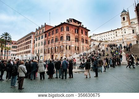 Rome Italy - November8,2016 : Large Number Of Tourist Attraction To Spain Step One Of Most Popular T