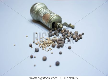 Iron Bowl For Grinding Pepper And Pepper In Cereal.